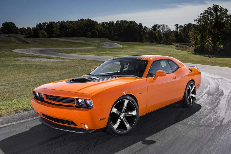  Dodge Challenger R/T Shaker 2014 года  (фото 13 из 18)